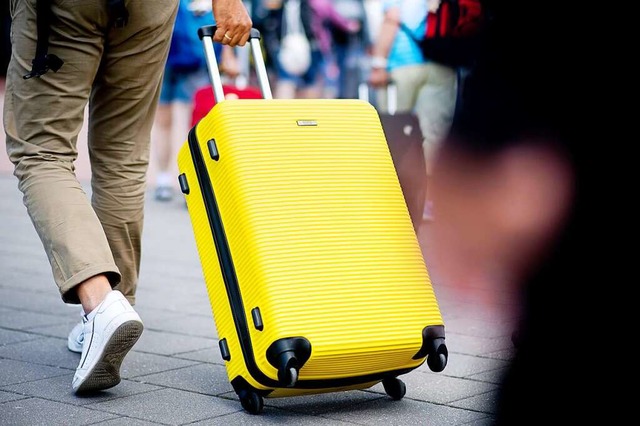 Ohne Koffer am Urlaubsort bedeutet: keine Wechselwsche  | Foto: Hauke-Christian Dittrich (dpa)