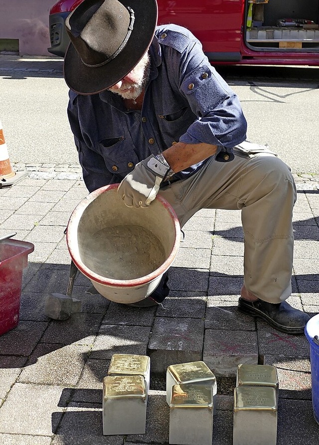 Gunter Demnig, Initiator der Stolperst...-Schmidt in der bergangszeit 1933/34.  | Foto: Louisa Krieg