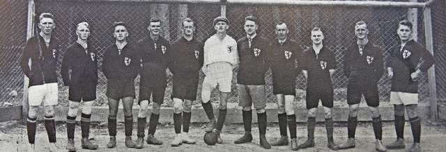 Die 1. Mannschaft 1925 (v.l.): Richard...fred Schwenninger, Matth Schndienst.  | Foto: Erhard Morath (Repro)