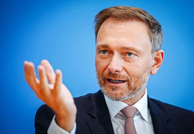 Christian Lindner (FDP), Bundesministe... 2023 und den Finanzplan bis 2026 vor.  | Foto: Kay Nietfeld (dpa)