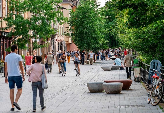 Auch in Straburg schwingen sich immer...grner und fahrradfreundlicher werden.  | Foto: Anne Telw