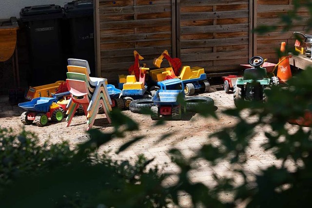 Viele Kinder, viel Spielzeug: Auenanl... Vinzenz in der Waldkircher Innenstadt  | Foto: Patrik Mller