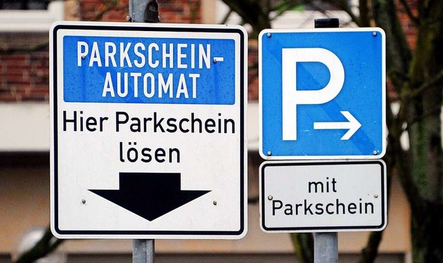 Auf vier noch kostenlosen  Parkpltzen... und Parkscheinautomaten installieren.  | Foto: Carsten Rehder