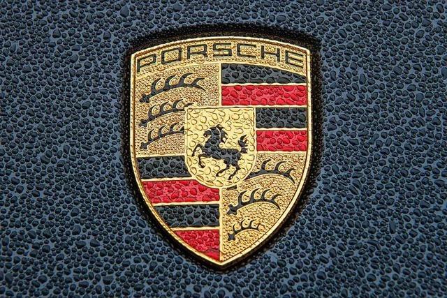 Wer hat den Porsche im Gewerbepark Breisgau in Brand gesetzt?