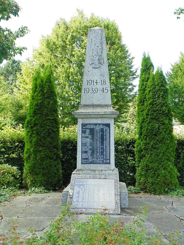 Aus  Granit besteht das Niederhofer Ehrenmal.   | Foto: Michael Gottstein