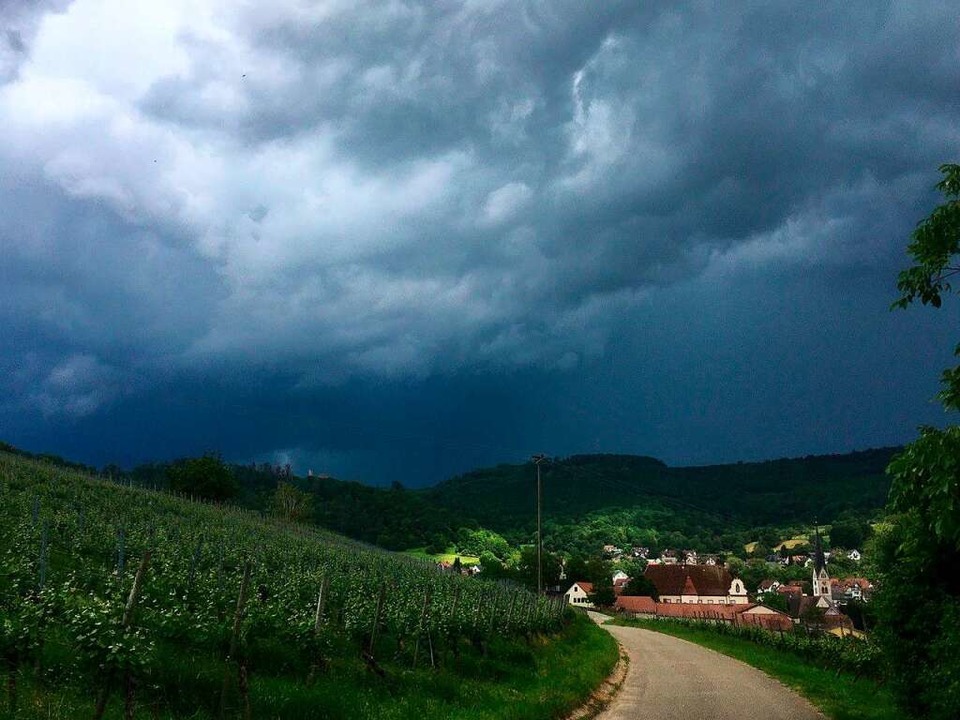 Gewitterstimmung in Ebringen Ebringen Badische Zeitung