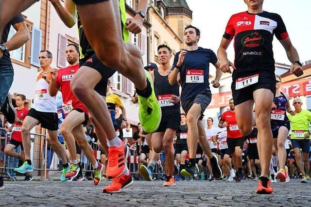 2000 Sportlerinnen und Sportler gehen beim Stadtlauf in Emmendingen auf die Strecke