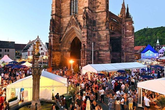 Zehntausende feiern beim Freiburger Weinfest rund ums Münster