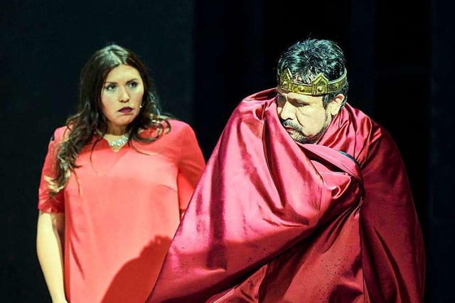 Das fatale Paar: Lady Macbeth (Roxana Herrera Diaz) und ihr Gatte (Juan Orozco)  | Foto: MARTIN SIGMUND