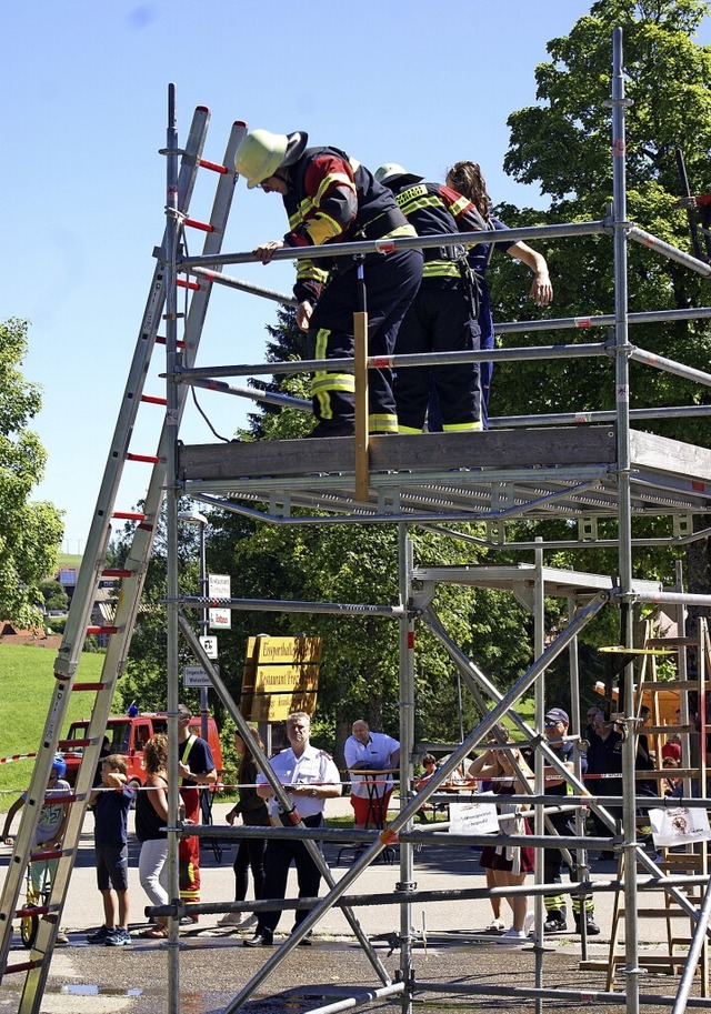 Lschturm: Die Sicherheit stand im Vordergrund bei der bung fr das Abzeichen.  | Foto: suedkurier