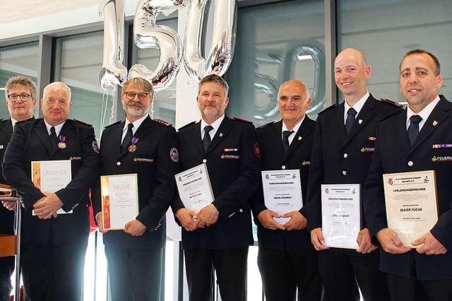 Hohe Feuerwehr-Ehrungen gab es beim Fe...Schmidt, Jrg Wagner und Oliver Fuchs.  | Foto: Ralph Lacher