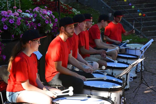 Die etwas andere Musik: die Drumline der Jugendmusikschule.  | Foto: Thomas Biniossek