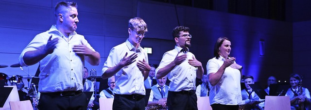 Humorige Choreographie: &#8222;Freibie...t Krperpercussion beim Jahreskonzert.  | Foto: Martha Weishaar