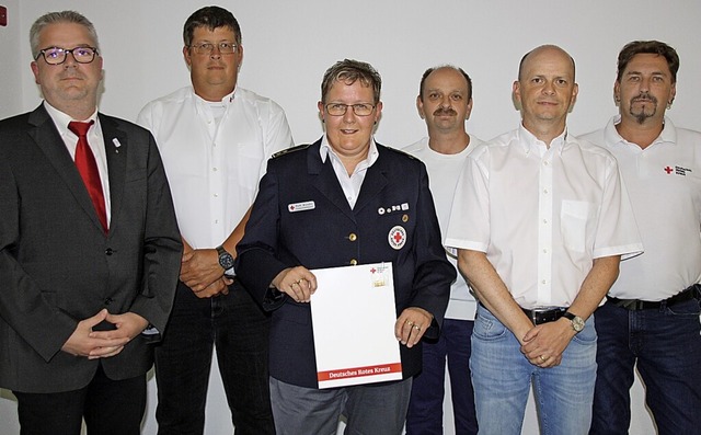 Martin Gebhardt (links) mit den geehrt...Bereitschaftsleiterin Ruth Wrstlin.    | Foto: Christiane Franz