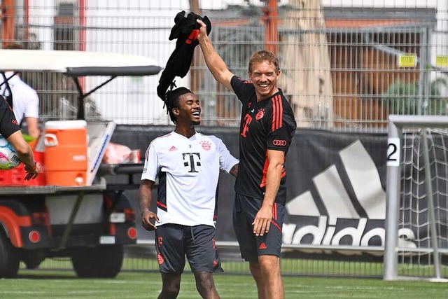 Spa beim Training: Omar Richards mit Coach Julian Nagelsmann  | Foto: IMAGO/Frank Hoermann/SVEN SIMON