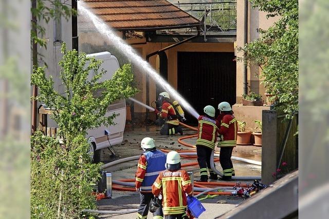 Von drei Seiten aus den Brand gestoppt