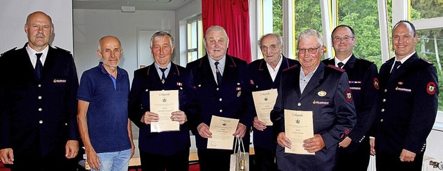 Gesamtkommandant Frank Zimmer (von lin...n  Sven Schulz und Gregor Brombacher.   | Foto: Rolf-Dieter Kanmacher