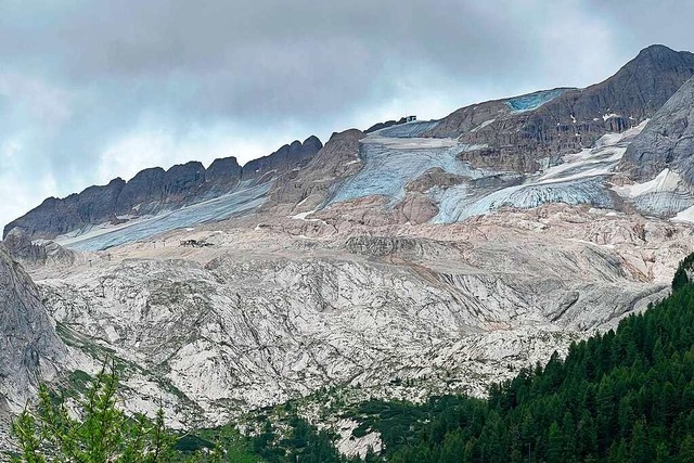 Blick auf den abgebrochenen Gletscher ...o Fedaia in den Dolomiten in Sdtirol.  | Foto: Manuel Schwarz (dpa)