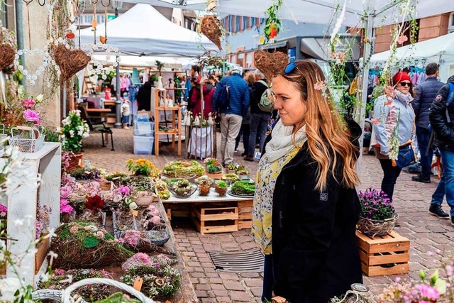 Kunsthandwerk, darunter auch florale K...mer Innenstadt zu sehen und zu kaufen.  | Foto: Stadt Ettenheim