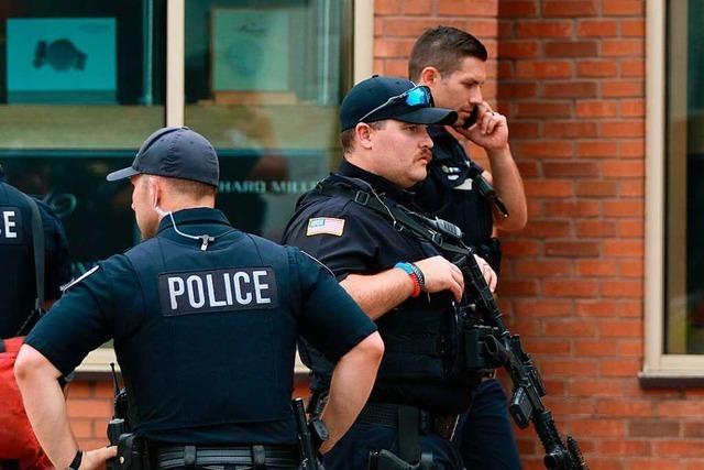 Polizei fasst Verdchtigen nach Blutbad bei Feiertags-Parade in USA