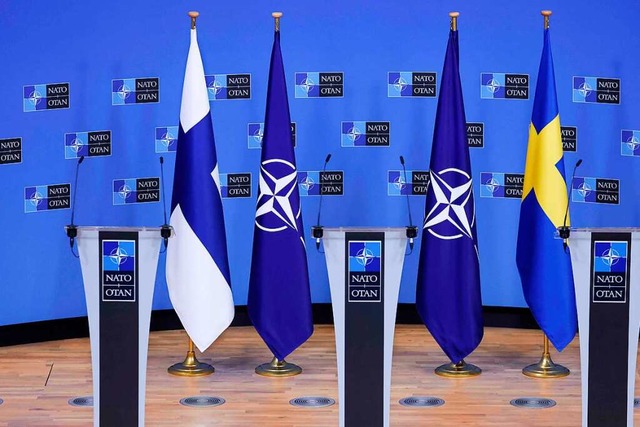 Die Flaggen von Finnland und Schweden im Nato-Hauptquartier in Brssel  | Foto: KENZO TRIBOUILLARD (AFP)