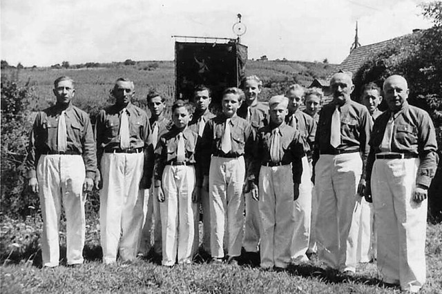 Vereinsmitglieder bei einem Fest im Bren im Jahr 1952.  | Foto: Archiv RSV Ebringen