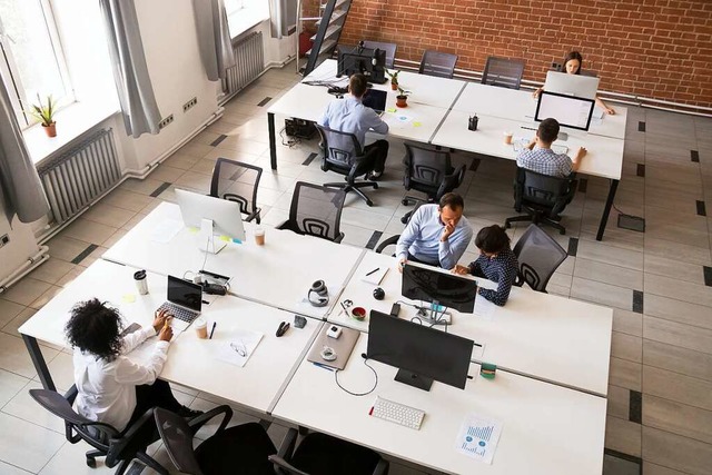 Coworking-Spaces sind Arbeitsorte, die...r mieten sich je nach Modell fest ein.  | Foto: fizkes - Stock.adobe.com