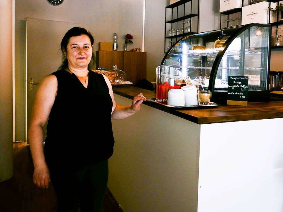 Die Betreiberin Natia Jebashvili wird ...Chefin, Köchin und Bedienung zugleich.  | Foto: Rebecca Bieling