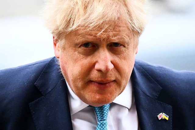 Grobritanniens Premierminister Boris ...ist seine politische Zukunft ungewiss.  | Foto: DANIEL LEAL (AFP)