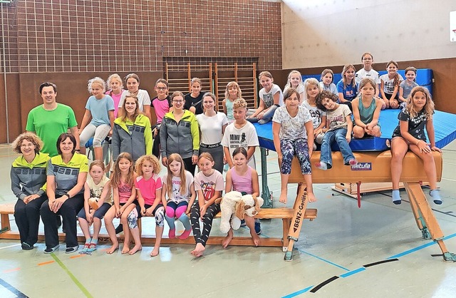 Das Team der Realschule Sthlingen (vo...ub, Referatsleiter des Medienzentrums.  | Foto: suedkurier