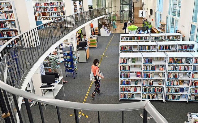 Die Stadtbibliothek bietet lngst viel...ereich ist zuletzt deutlich gewachsen.  | Foto: Michael Bamberger