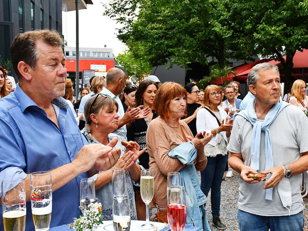 Mit einer Feier und einem Konzert von Max Mutzke wird in Lrrach das Stimmen-Festival erffnet