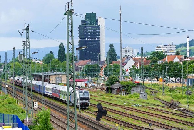 Die Autos reisen hinten: Der Autoreisezug an seinem Lrracher Haltepunkt  | Foto: Hannah Steiert