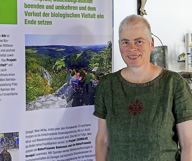 Pfarrerin Martina Schssler in der Ausstellung  | Foto: Martina David-Wenk