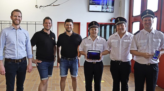 Brgermeister Benedikt Eckerle (links)...ann und Torsten Vo von der Feuerwehr.  | Foto: Christine Weirich