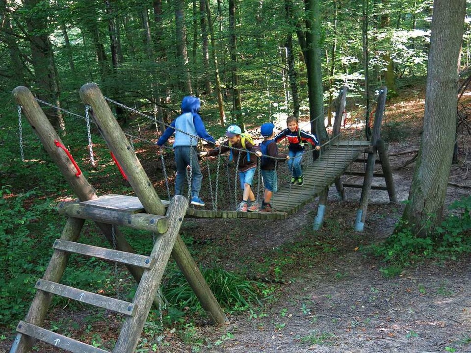 Spa und Abenteuer im Wald sollen die ...turm) soll neue Spielgerte erhalten.   | Foto: Georg Vo