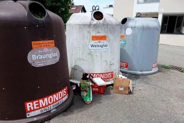 Müllablagerungen an Glascontainern sind in Rheinfelder ein großes Ärgernis