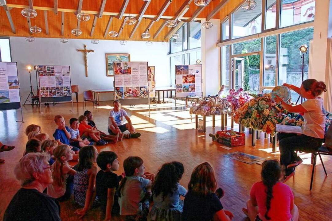 Drei Klassen der Michaelschule besucht...ltzerstrung und den Schutz der Natur.  | Foto: Ruth Seitz
