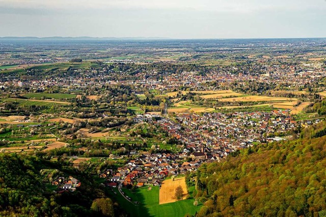 Sulz (im Vordergrund) ist heute der be...und ist die Lahrer Kernstadt zu sehen.  | Foto: Martin Bildstein