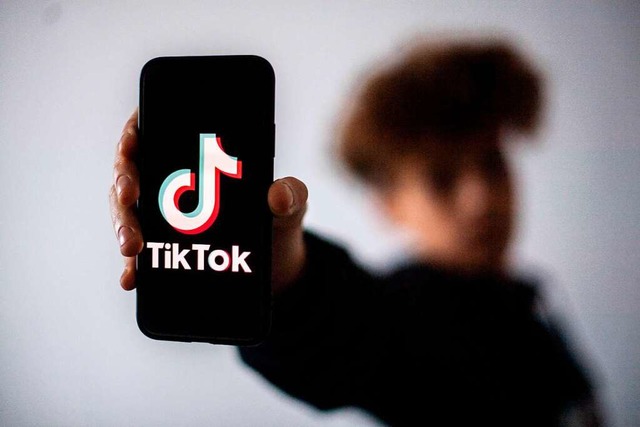 Auf der Videoplattform Tiktok sind immer wieder gefhrliche Challenges im Trend.  | Foto: LOIC VENANCE (AFP)