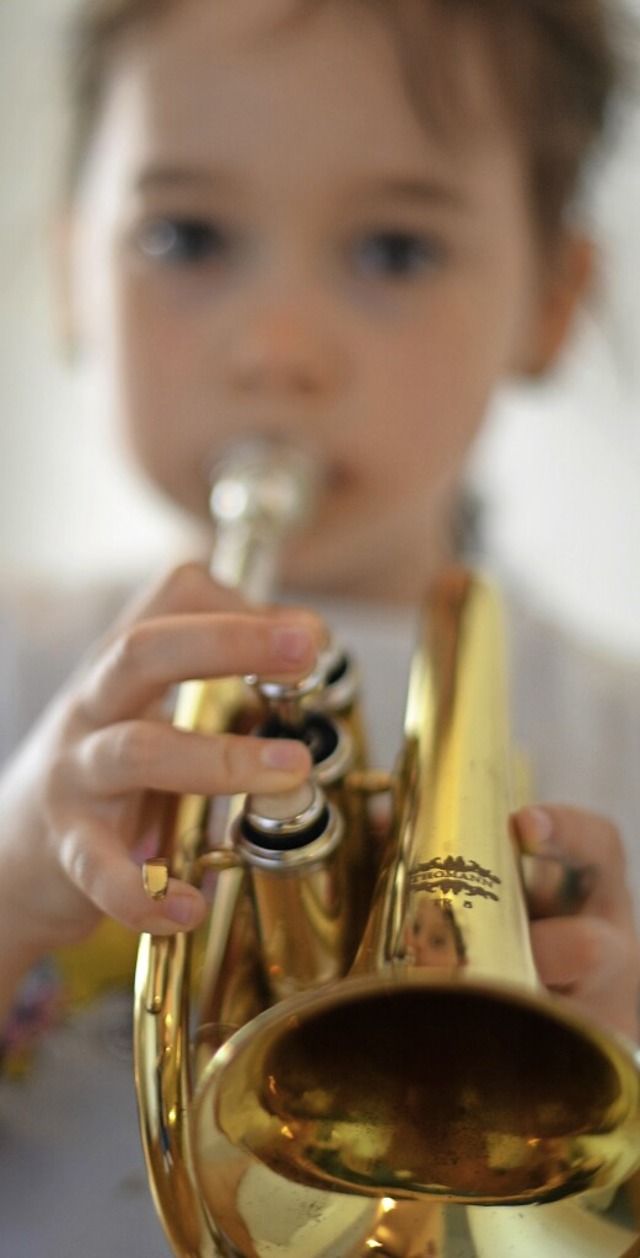 Die Chance, ein Blasinstrument zu spie...uschssen fr Blserklassen erffnen.   | Foto: Kathrin Blum