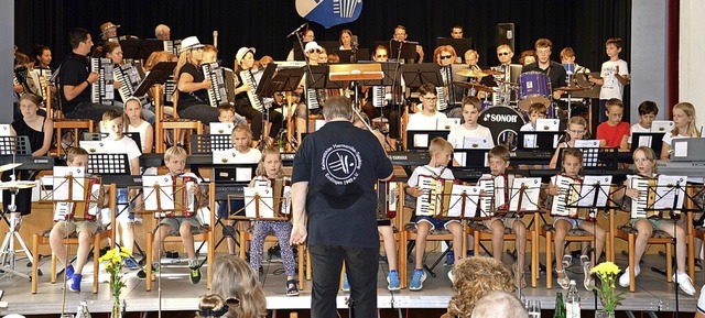 Beim Finale des Sommerkonzerts des Kai...f der Bhne des Endinger Brgerhauses.  | Foto: Privat