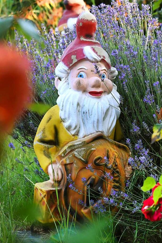 Am Gartenzwerg scheiden sich die Geister.  | Foto: Waltraud Grubitzsch (dpa)