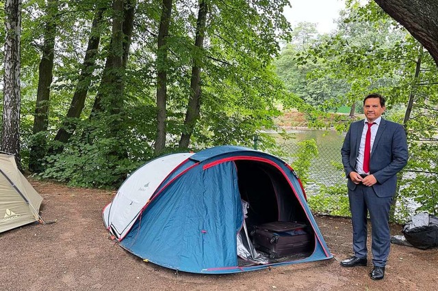 Das Wurfzelt ist schnell aufgebaut &#8...tiker auf einem Berliner Campingplatz.  | Foto: Kanzler, Veronika