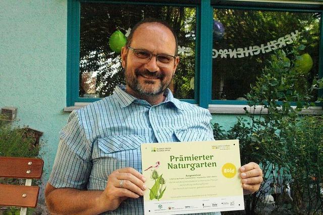 Naturschutzwart aus Rickenbach bekommt Gold fr naturnahen Garten