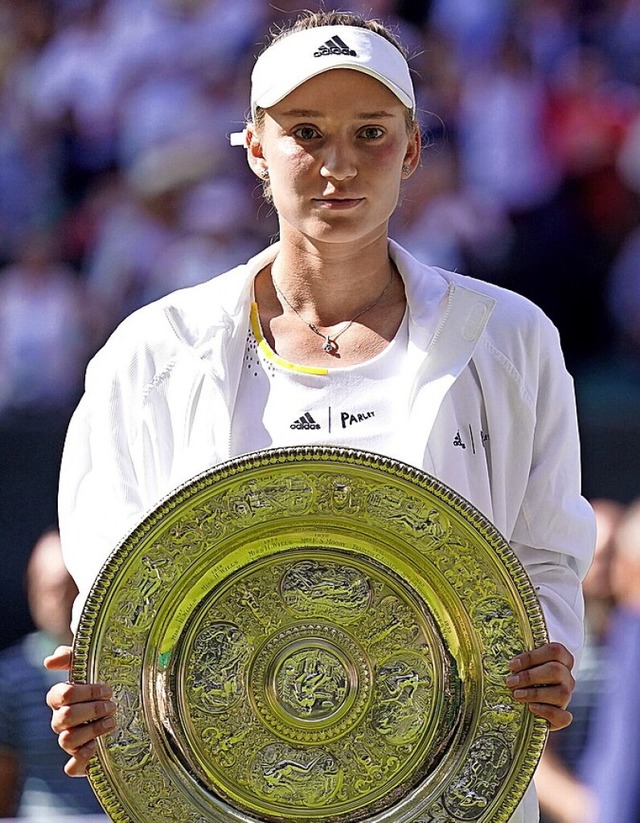 Jelena Rybakina mit Siegertrophe  | Foto: Zac Goodwin (dpa)