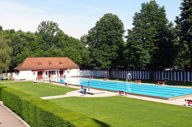 Blick hinter den Zaun: Das Frauenbad im Eglisee ist ein kleines Idyll.  | Foto: Juri Weiss