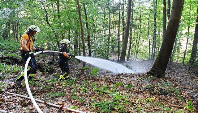 Die Feuerwehr lschte den Brand am Sonntagabend.  | Foto: Wolfgang Knstle