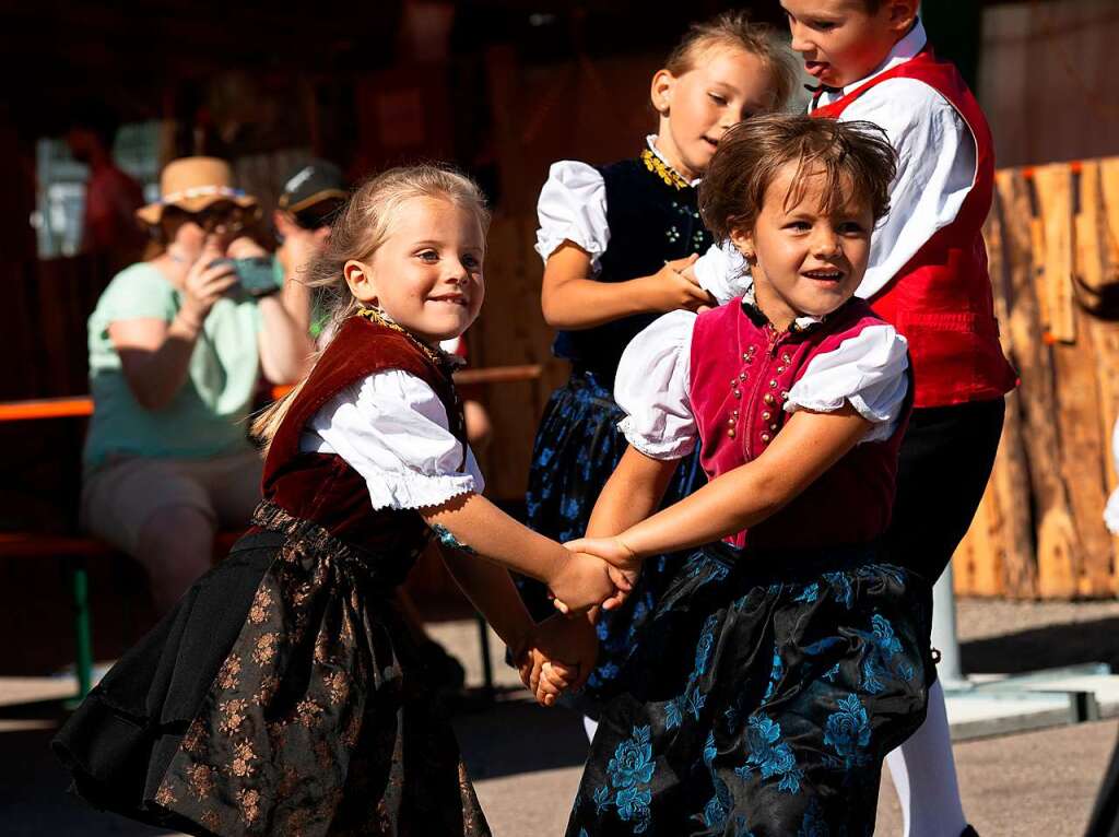 Die Kindertrachtengruppe Gndelwangen.