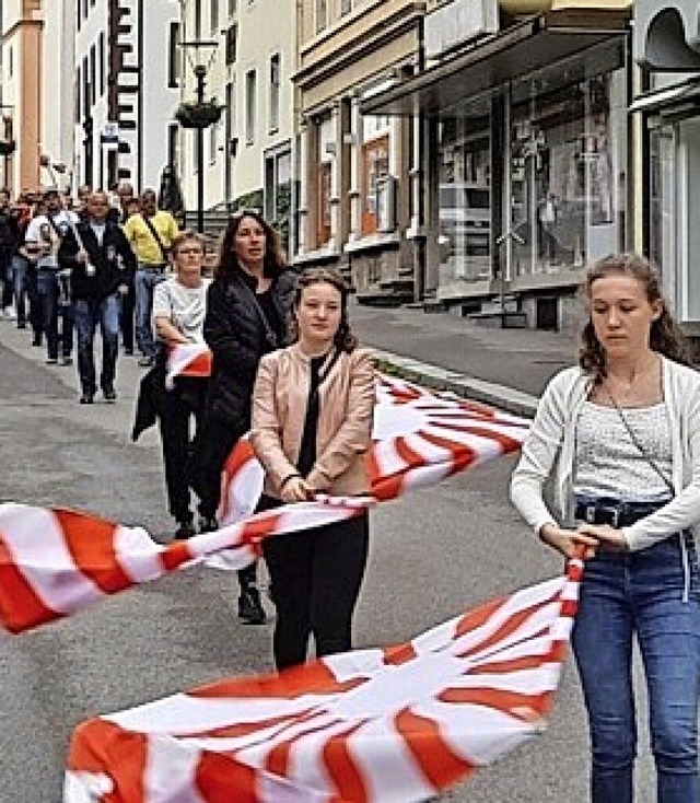 Die Rotweien trainieren in der Innenstadt fr die Parade in Basel.  | Foto: privat